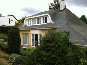 Beautiful house in Prague with parking